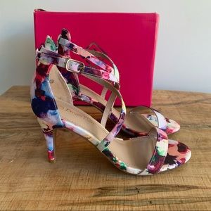 Floral heels (Size 7.5)